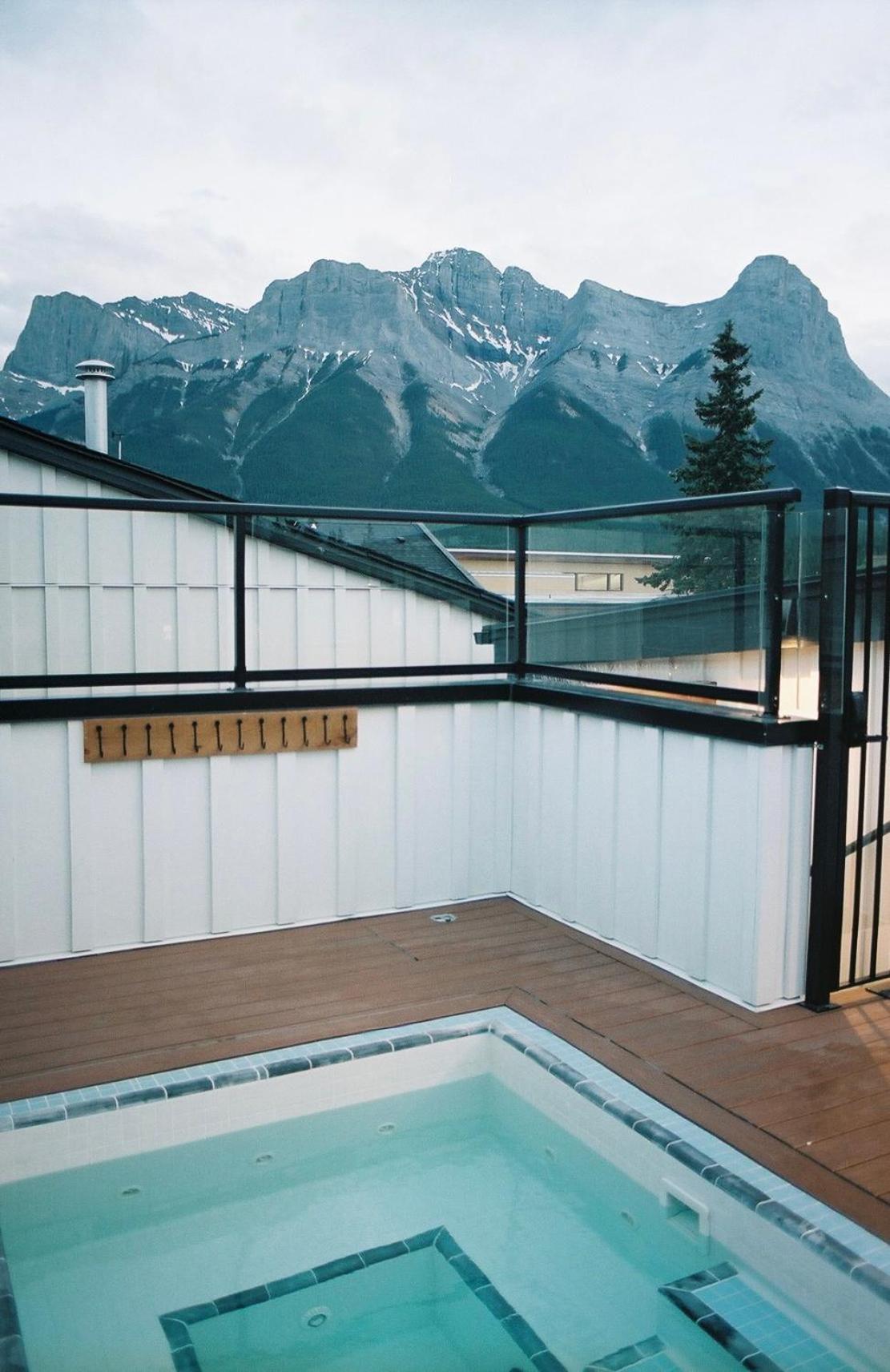 Basecamp Suites Canmore Bagian luar foto